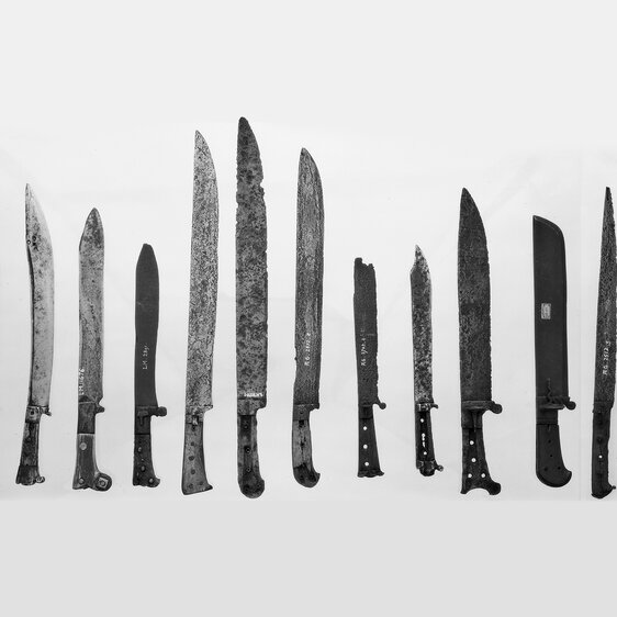 Kurze einschneidige Griffwaffen zwischen Messer und Degen, sogenannte Bauernwehre, die von den Bauern im Bauernkrieg 1653 eingesetzt wurden.