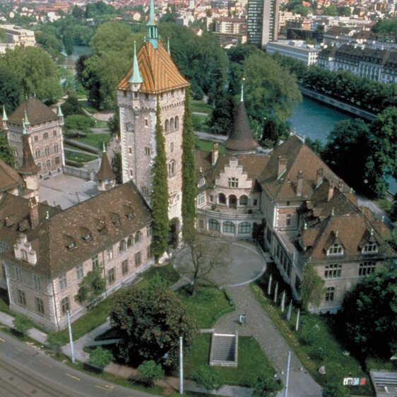 Le Musée national Zurich vu du sud dans une photo aérienne de 1999.