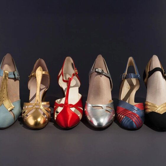 Schweizer Absatzschuhe für den amerikanischen Absatzmarkt: Glänzende Modellauswahl von Bally aus den 1930er-Jahren.