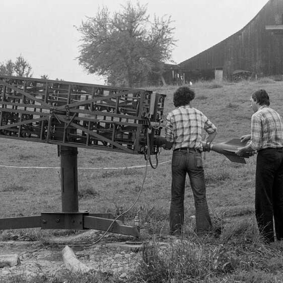 Raketen auf der Kuhweide: Mit Hagelraketen wollte man in den 1970er-Jahren die Wetterschäden reduzieren.