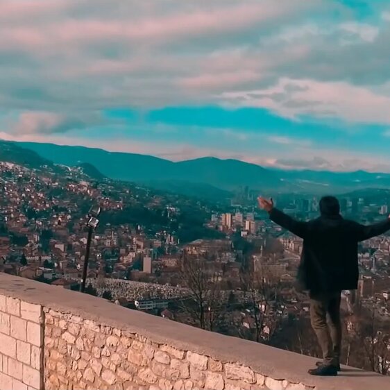 Ausschnitt aus seinem Musikvideo zu «Sarajevo» feat. Ivica Petrušić von 2017.