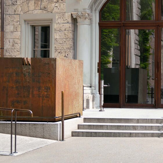 Schang Hutter’s sculpture outside the National Museum in Zurich.