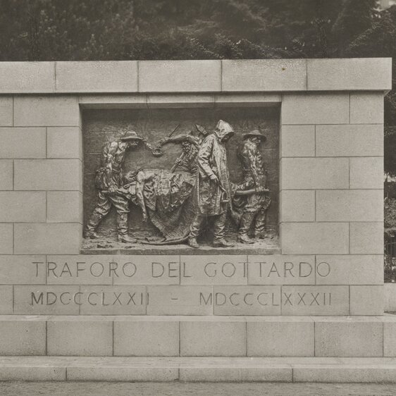 Vincenzo Velas Denkmal «Die Opfer der Arbeit» in Airolo.