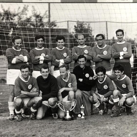Ein Blick auf die erste Mannschaft von Hakoah in den 1960ern.