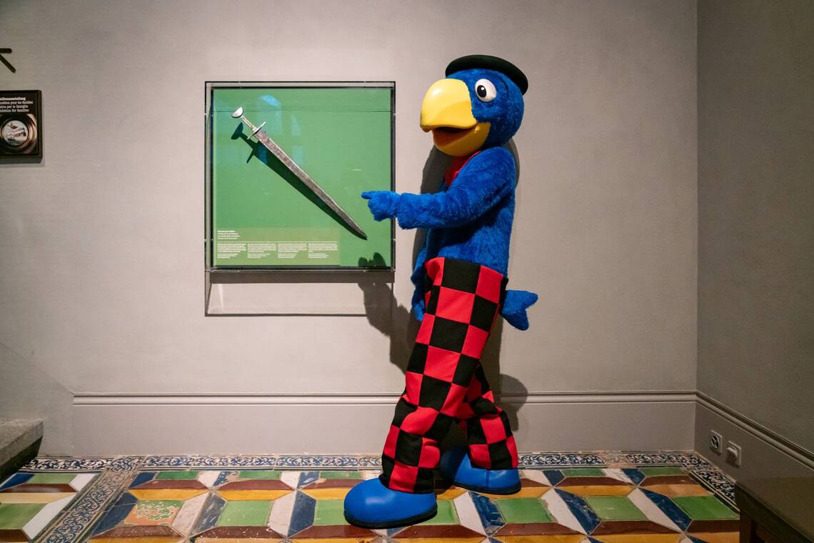 Vetrina al Museo nazionale Zurigo con la replica della spada di Globi. Vetrina al Museo nazionale Zurigo con la replica della spada di Globi.