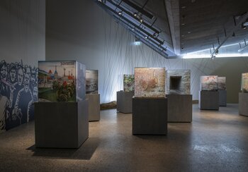 Vue de l'exposition "Sündenbock" (bouc émissaire)