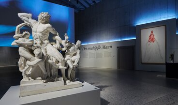 Blick in die Ausstellung "Der erschöpfte Mann"
