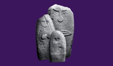 Key-Visual der Ausstellung "Menschen in Stein gemeisselt"