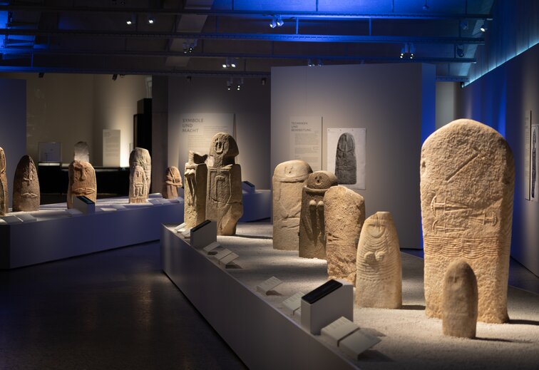 View of the exhibition "People carved in stone