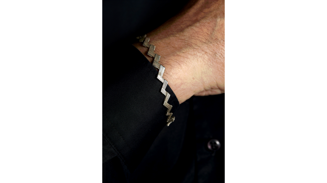 Bracelet en argent spécialement fabriqué pour moi au Myanmar.  | © Photo: Marie-Christine Gerber | Styling: Filipa Fernandes