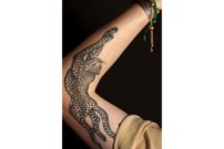 Je me suis réveillée un matin et j'ai j’ai décidé de me faire tatouer un guépard. Il m’'accompagne tous les jours. | © Photo: Marie-Christine Gerber | Styling: Filipa Fernandes