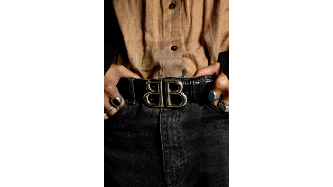 C’est une pièce que j’ai acquise chez Balenciaga quand j’étais en quête de moi-même et véritablement accro au shopping.  | © Photo: Marie-Christine Gerber | Styling: Filipa Fernandes