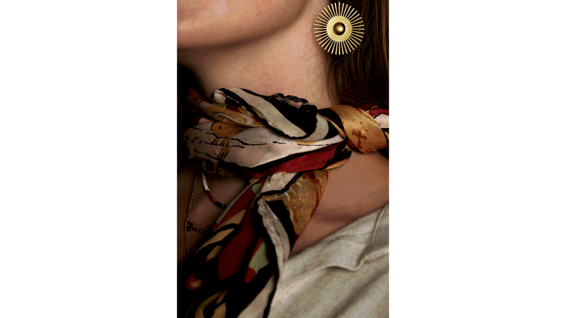 Ma grand-mère m’a légué ce foulard. | © Photo: Marie-Christine Gerber | Styling: Filipa Fernandes