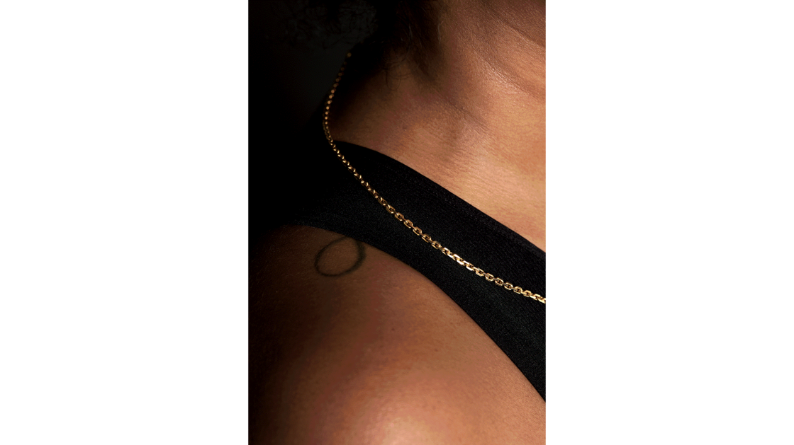 Chaîne fabriquée à partir des bijoux de mariage de ma mère. | © Photo: Marie-Christine Gerber | Styling: Filipa Fernandes