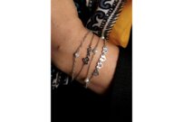 Des bijoux permanents que j’ai moi-même achetés. | © Photo: Marie-Christine Gerber | Styling: Filipa Fernandes