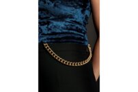C'est C’est un vieux collier qui appartenait à ma grand-mère. Je l’'utilise comme accessoire pour monde sac. | © Photo: Marie-Christine Gerber | Styling: Filipa Fernandes