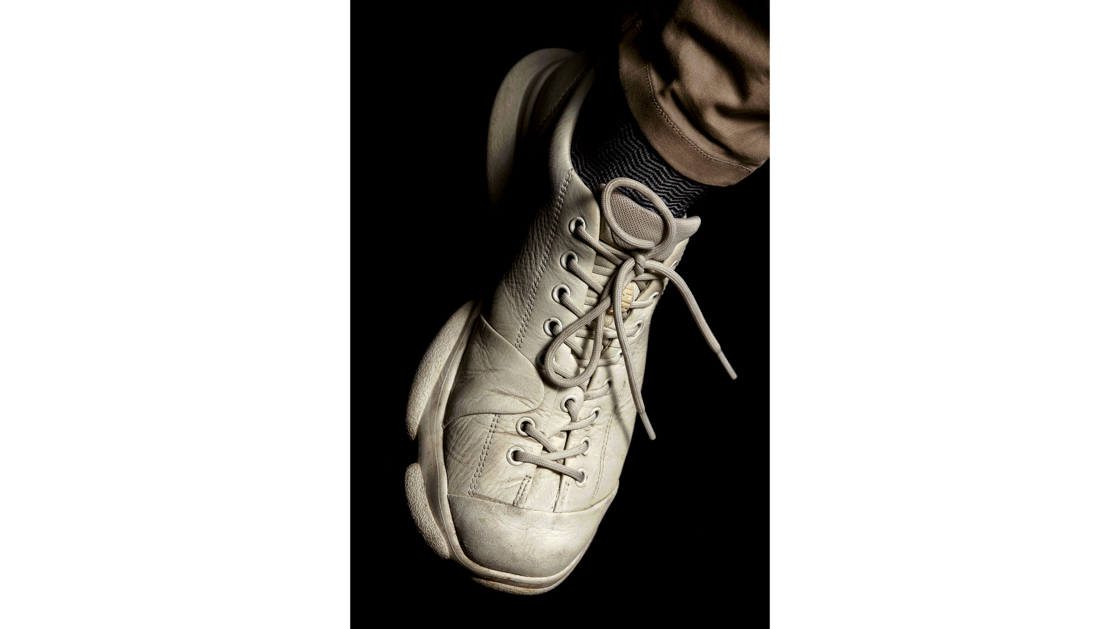 Ce sont mes chaussures préférées. J'aimerais J’aimerais en avoir une paire de plus, mais elles sont actuellement en rupture de stock. | © Photo: Marie-Christine Gerber | Styling: Filipa Fernandes