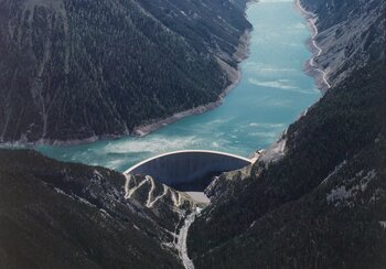 Énergie hydraulique du Parc national suisse | © © ETH-Bibliothek Zürich, Bildarchiv/Stiftung Luftbild Schweiz / LBS_L1-769620