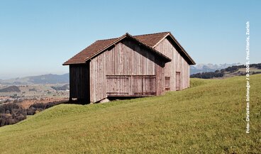 Keyvisual der Ausstellung «Wir und der Krieg». Foto (Ausschnitt): Christian Schwager, Infanteriebunker Ratenpass / © 2026, ProLitteris, Zurich | © Christian Schwager / © 2026, ProLitteris, Zurich