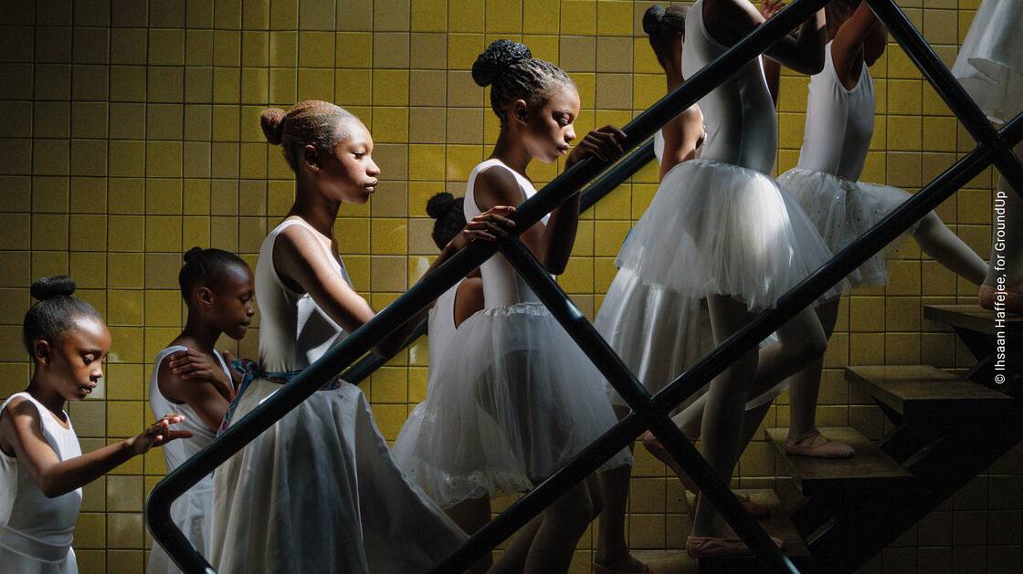 Keyvisual der Ausstellung World Press Photo 2026. Foto: © Ihsaan Haffejee, for GroundUp