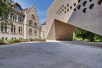 Museum courtyard with a view of the new and old buildings