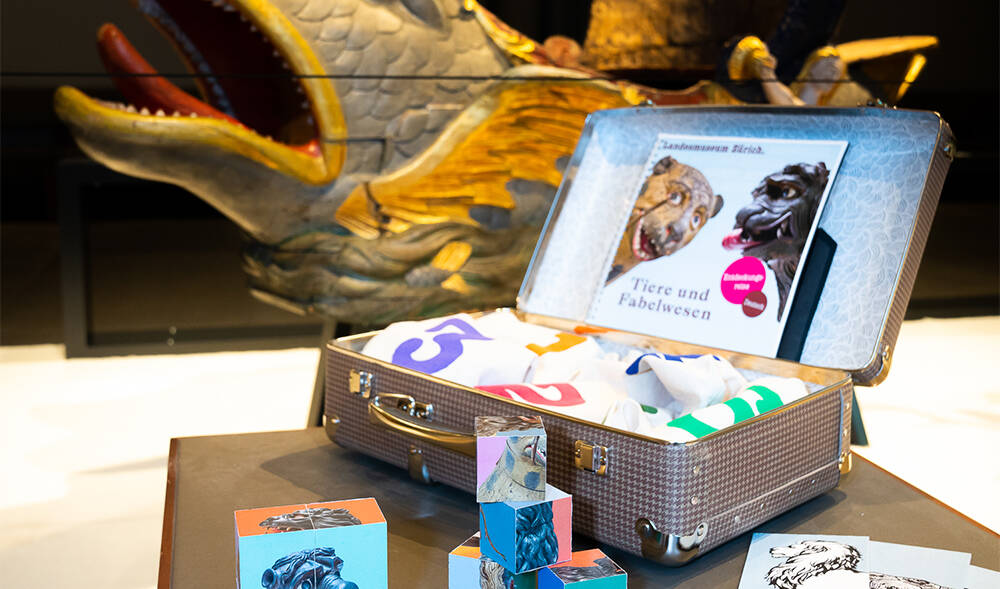 Insight into the discovery case on the theme of "Animals and mythical creatures" with a ceremonial sleigh in the background.