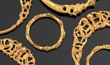Picture of several neck rings made of gold.