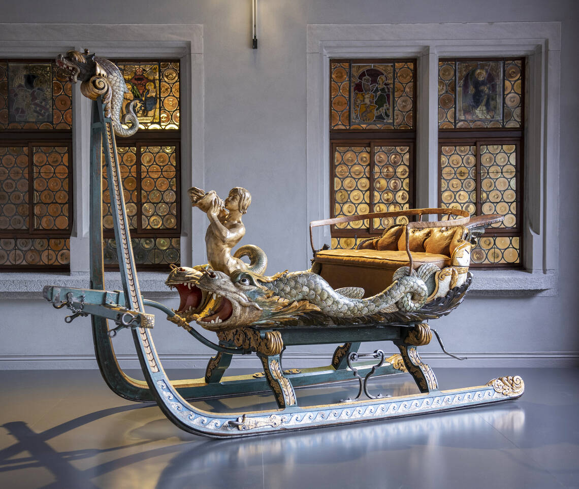 Splendid sleigh in the loggia in the permanent exhibition "The Collection".