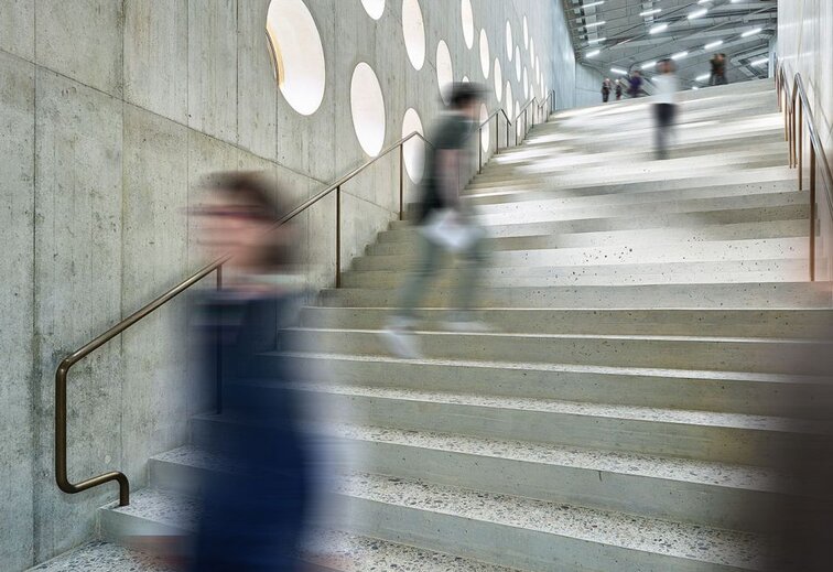 Le grand escalier de l'extension du Musée national