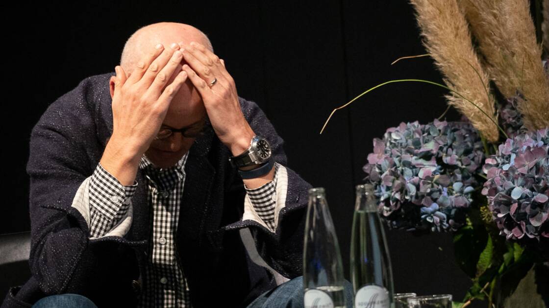 Jonathan Ledgard und Manuel Bessler bei einem Gespräch im Landesmuseum
