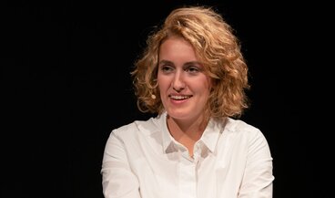 Flavia Kleiner bei einem Gespräch im Landesmuseum
