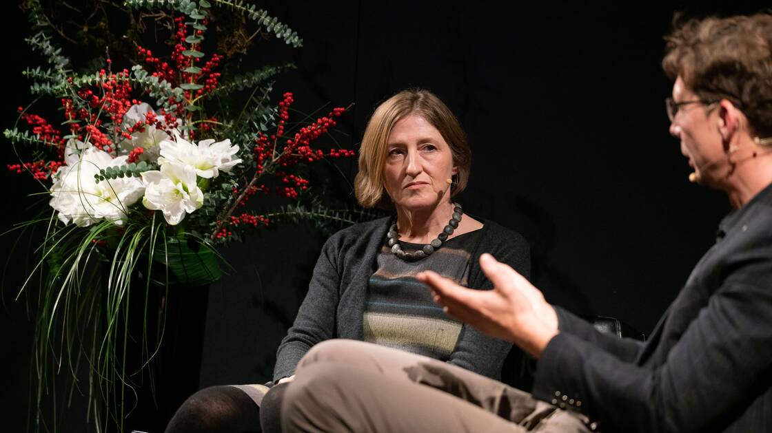 Monika Bütler und Michael Herrmann bei einem Gespräch im Landesmuseum