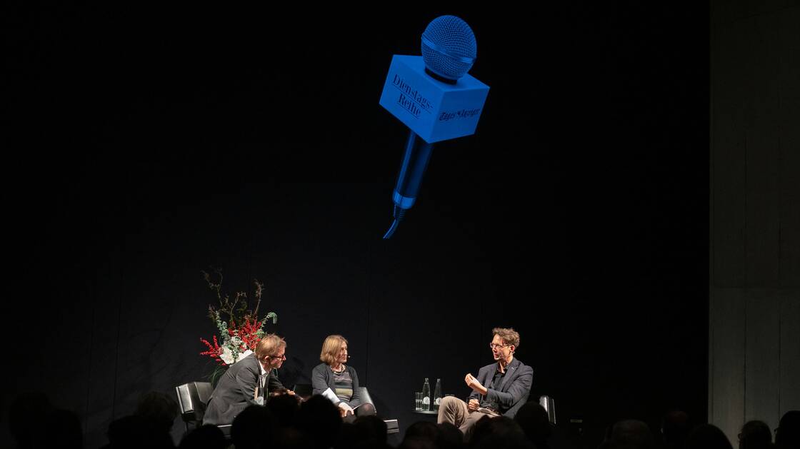 Monika Bütler und Michael Herrmann bei einem Gespräch im Landesmuseum