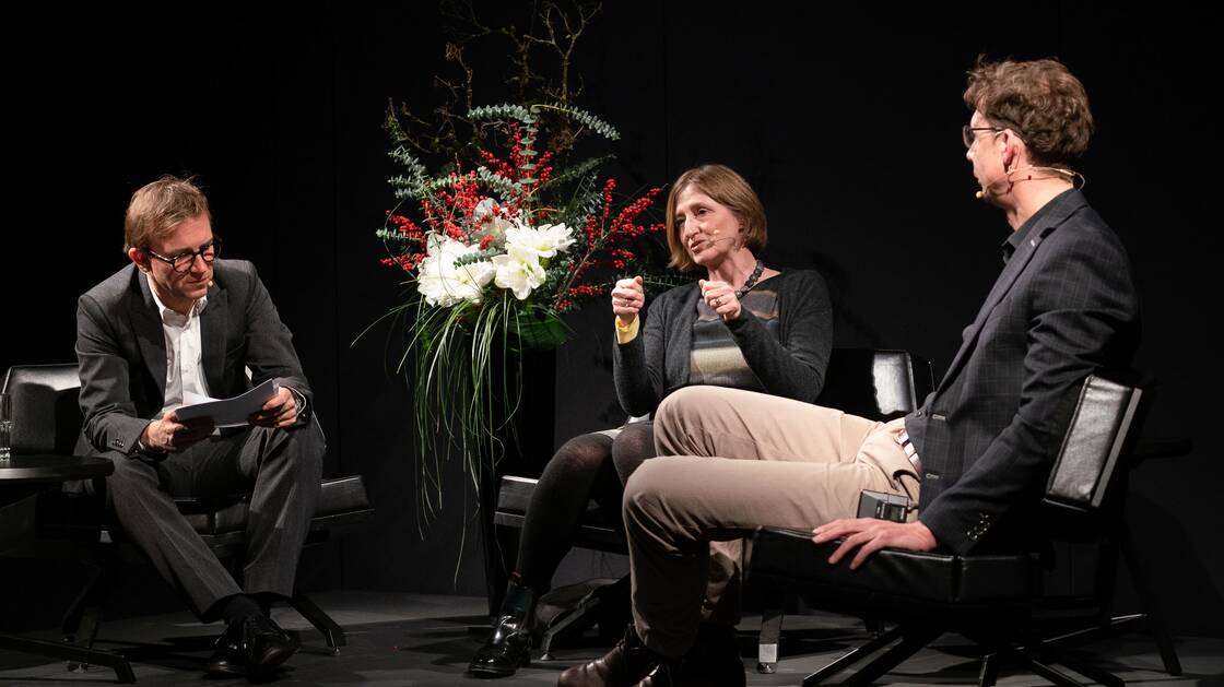 Monika Bütler und Michael Herrmann bei einem Gespräch im Landesmuseum