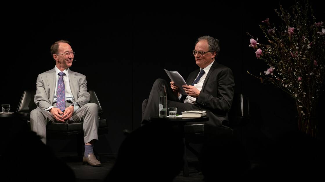 Der Historiker Sir Ian Kershaw bei einem Gespräch im Landesmuseum