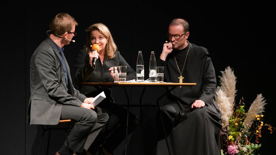 Urban Federer und Barbara Schmid-Federer bei einem Gespräch im Landesmuseum