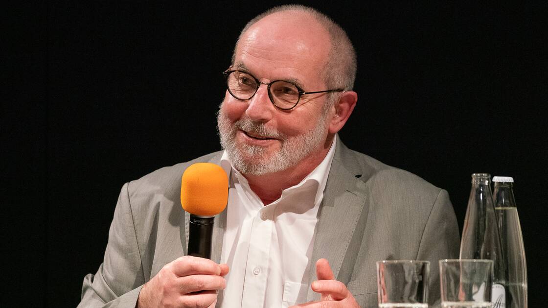 Lo scrittore Thomas Hürlimann durante una conferenza al Landesmuseum