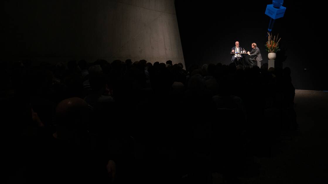 Peter Zumthor bei einem Gespräch im Landesmuseum