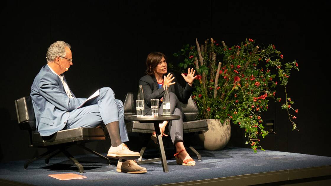 Benedicte Savoy bei einem Gespräch im Landesmuseum
