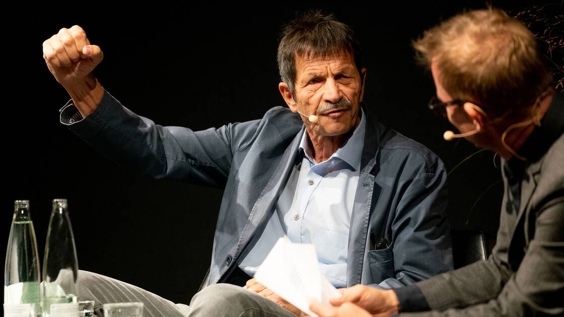 Ueli Mäder und Niklaus Oberholzer bei einem Gespräch im Landesmuseum