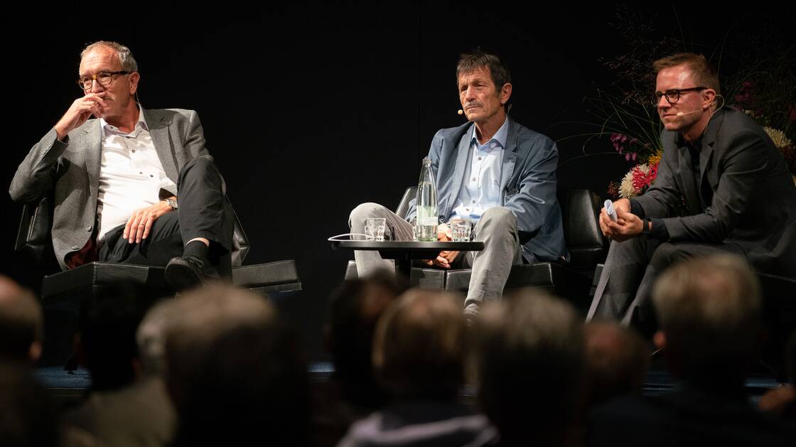 Ueli Mäder und Niklaus Oberholzer bei einem Gespräch im Landesmuseum