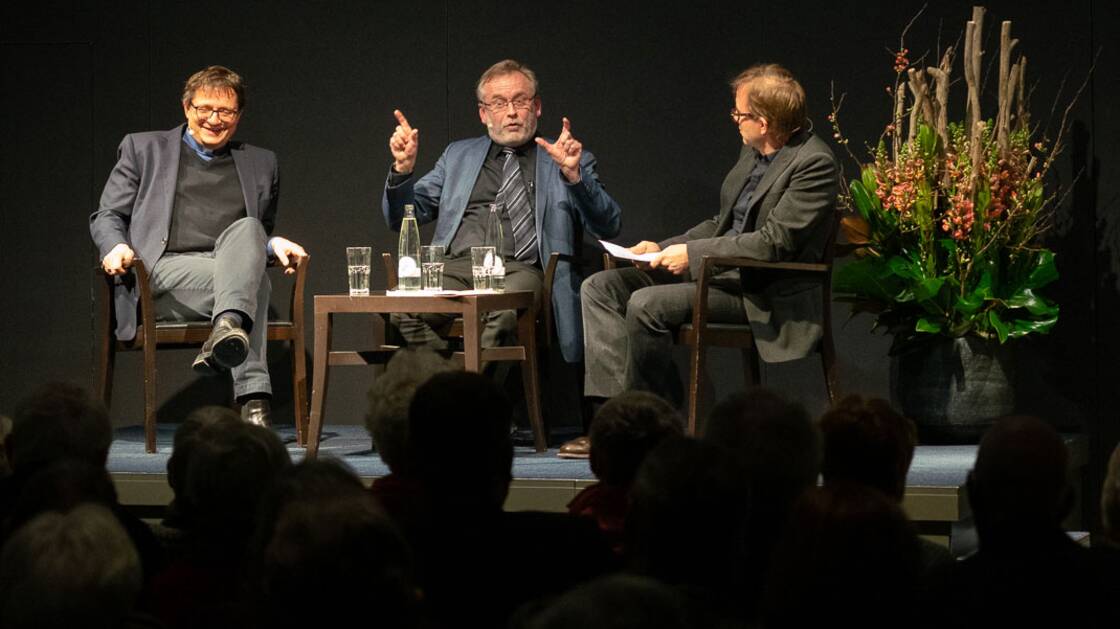 Felix Gmür und Christoph Sigrist bei einem Gespräch im Landesmuseum