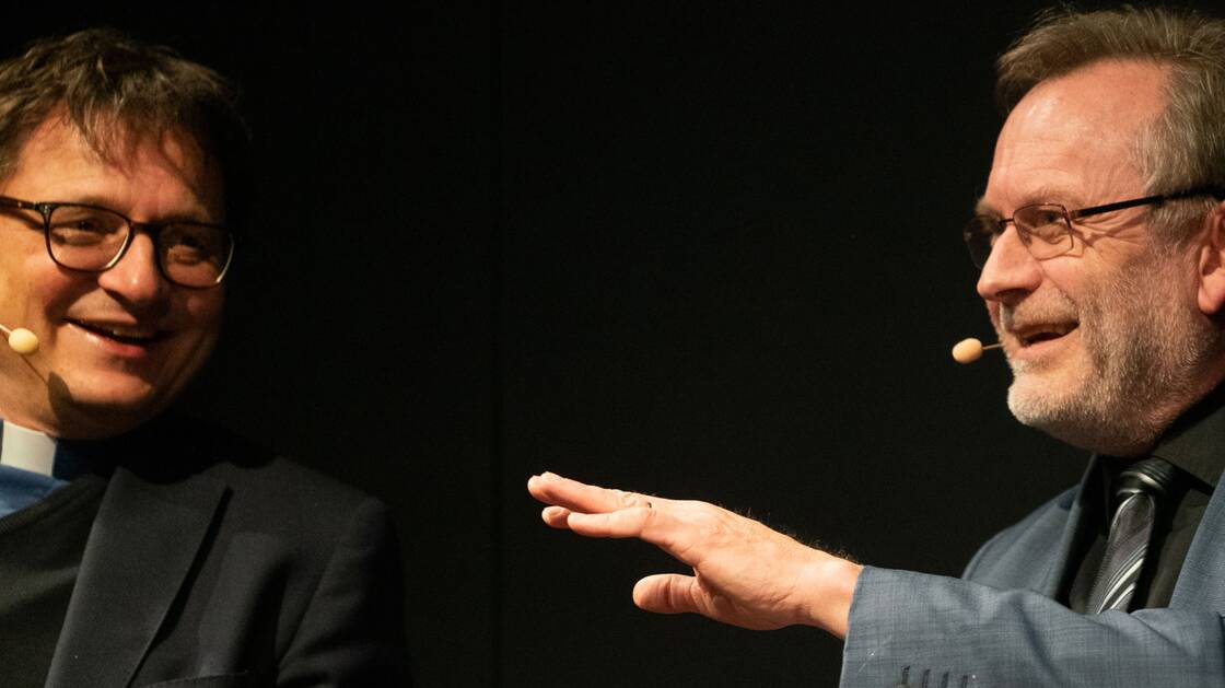 Felix Gmür und Christoph Sigrist bei einem Gespräch im Landesmuseum