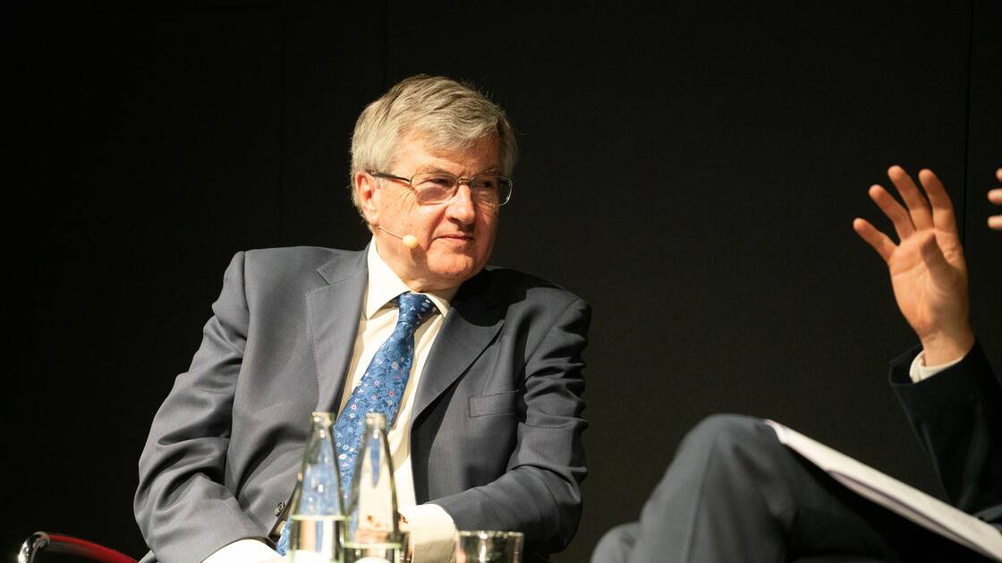 Sir Richard Evans bei einem Gespräch im Landesmuseum