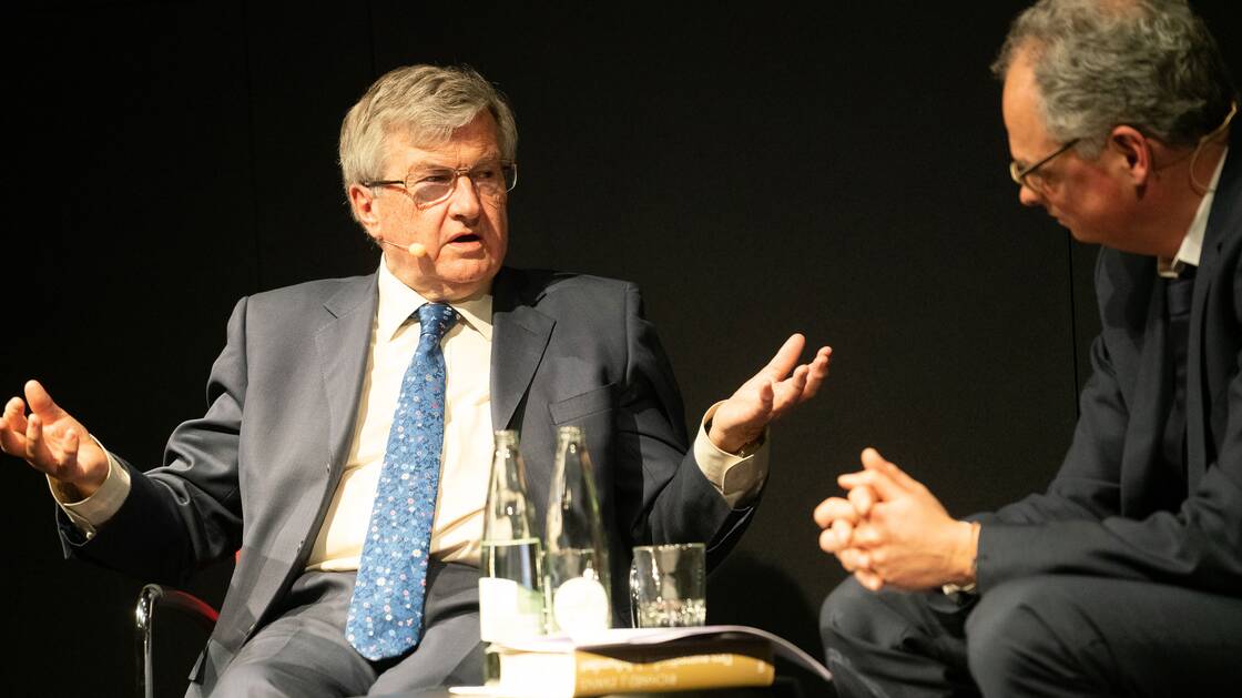 Sir Richard Evans bei einem Gespräch im Landesmuseum