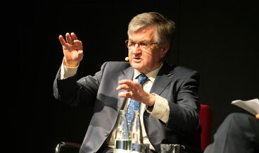 Sir Richard Evans bei einem Gespräch im Landesmuseum