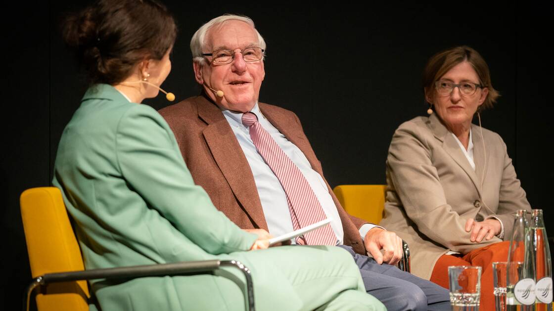 Ruhe vor dem Sturm? Gratisgeld und seine Folgen für die Gesellschaft | mit Monika Bütler, Andréa Maechler und Kurt Schiltknecht  | © Schweizerisches Nationalmuseum