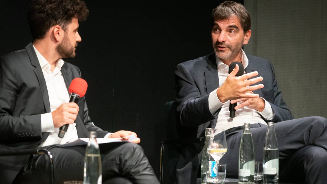 Werden wir ärmer? Eine globale Steuerrevolution bahnt sich an. | Professor Aymo Brunetti und Rechtsprofessorin Andrea Opel | © Schweizerisches Nationalmuseum