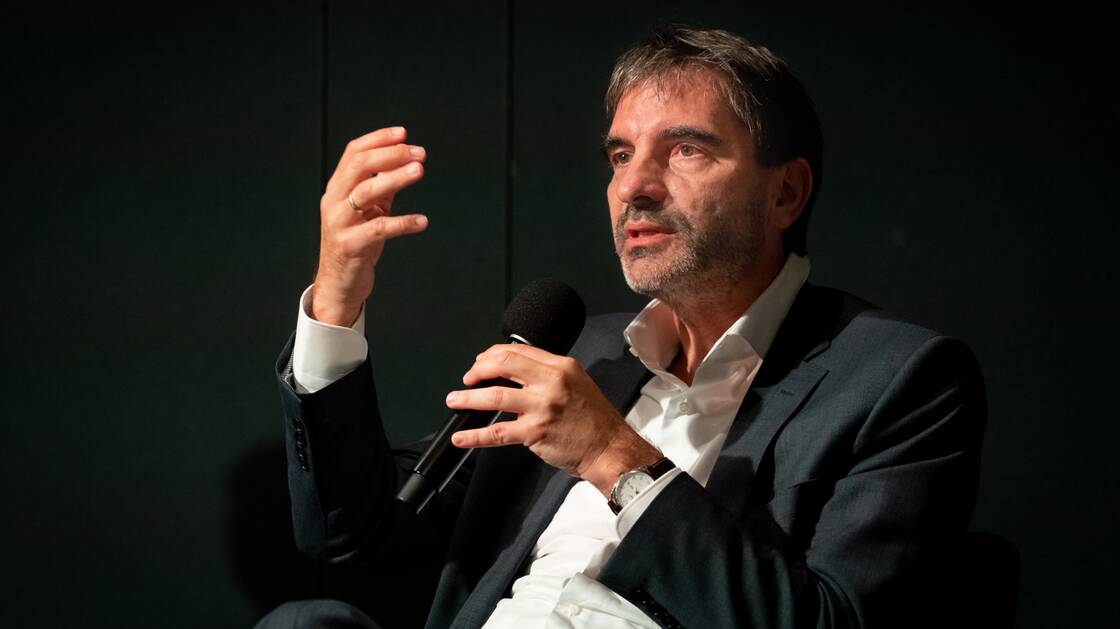Werden wir ärmer? Eine globale Steuerrevolution bahnt sich an. | Professor Aymo Brunetti und Rechtsprofessorin Andrea Opel | © Schweizerisches Nationalmuseum