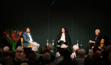 Die Schweiz und die aufstrebende Weltmacht | Eva Jaisli, CEO und Mitinhaberin des Werkzeugherstellers PB Swiss Tools AG und Prof. Dr. Ralph Weber, China-Experte und Professor für European Global Studies an der Universität Basel | © Schweizerisches Nationalmuseum